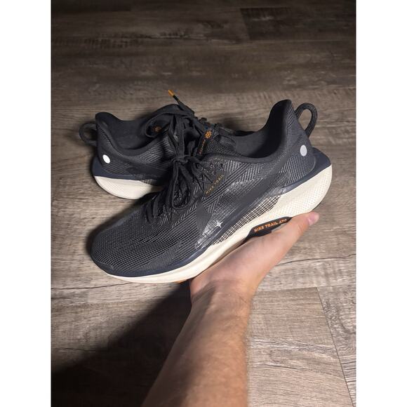 Size 8.5 - women’s Nike Pegasus Trail 5 Black Monarch